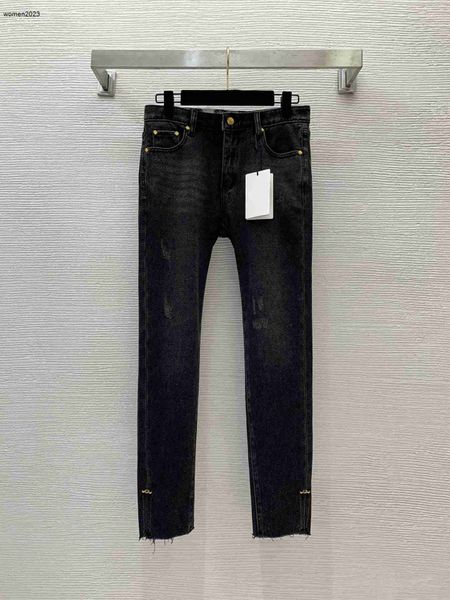 Брендовые джинсы Женские джинсовые дизайнерские брюки Модные джинсовые брюки с логотипом Женские джинсовые брюки с разрезом по ноге Эластичные укороченные джинсы с дымоходом Апрель 02