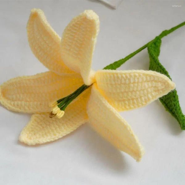 Dekorative Blumen, handgewebter Baumwollfaden, lebendiger handgestrickter Häkel-Lilienstrauß, realistische DIY-Bastel-Blumengeschenke für die Hochzeit zu Hause