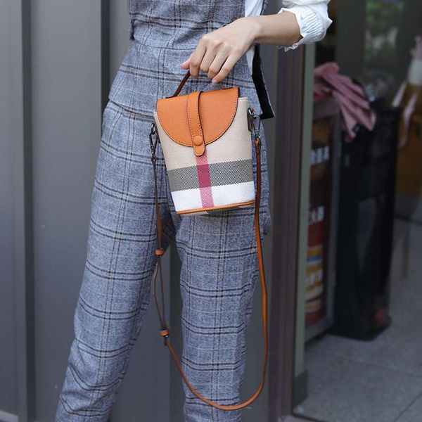 Новая роскошная сумка через плечо, аутентичная женская сумка из Гонконга, премиум-класса, ведро для воды, в клетку, интернет-знаменитый западный стиль, через плечо на одно плечо