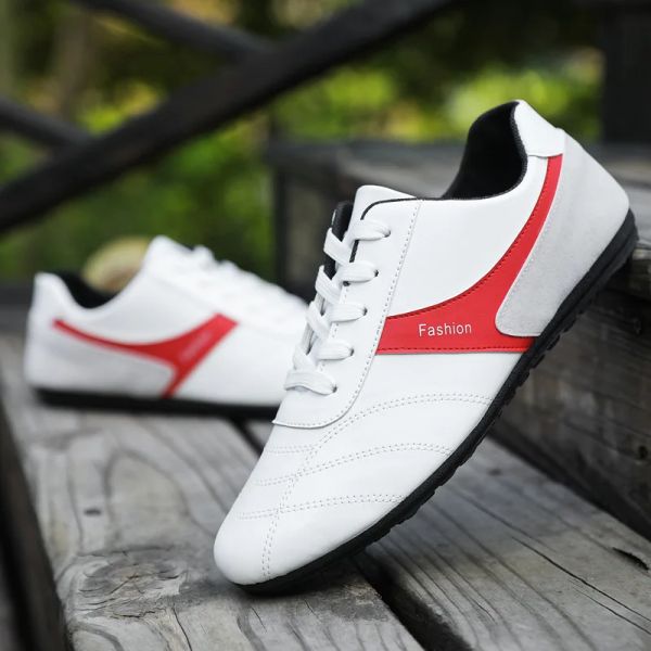 Stivali 2022 uomini scarpe primavera autunno New sneakers man per la pelle casual in pelle casual golf piselli scarpe maschio adolescente drive white tennis business