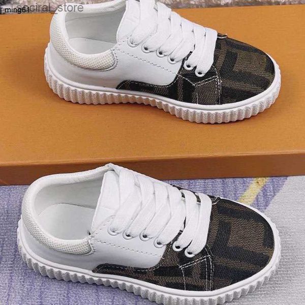 Primeiros caminhantes crianças designer pequenos sapatos brancos outono inverno frênulo novo f envelhecido lona de bloqueio de cor sapatos tamanho 26-35 bebê tênis l240402