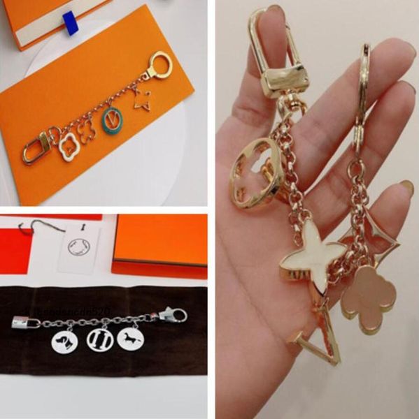 Chaveiros luxuosos com letras em tom dourado – porta-chaves de carro unissex de designer para homens e mulheres