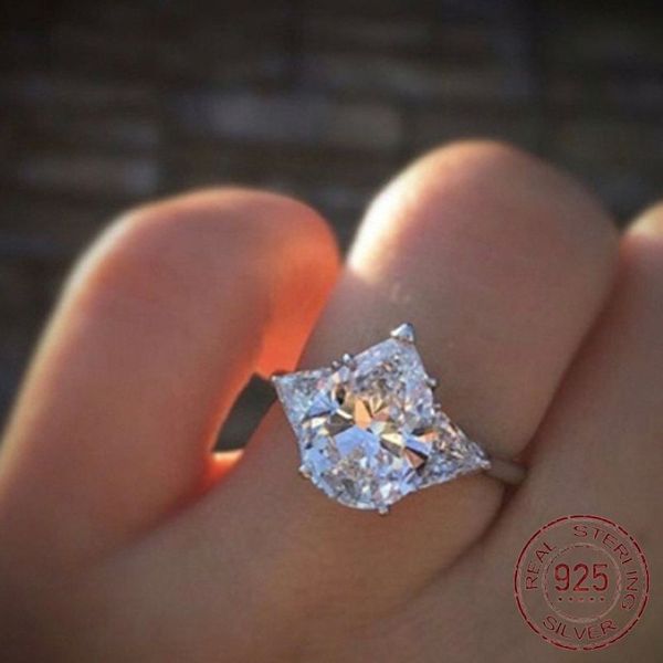 Anel de noivado de casamento romântico formato de pêra zircônia cúbica configuração de pino de alta qualidade prata 925 anéis de joias para mulheres J-082263D