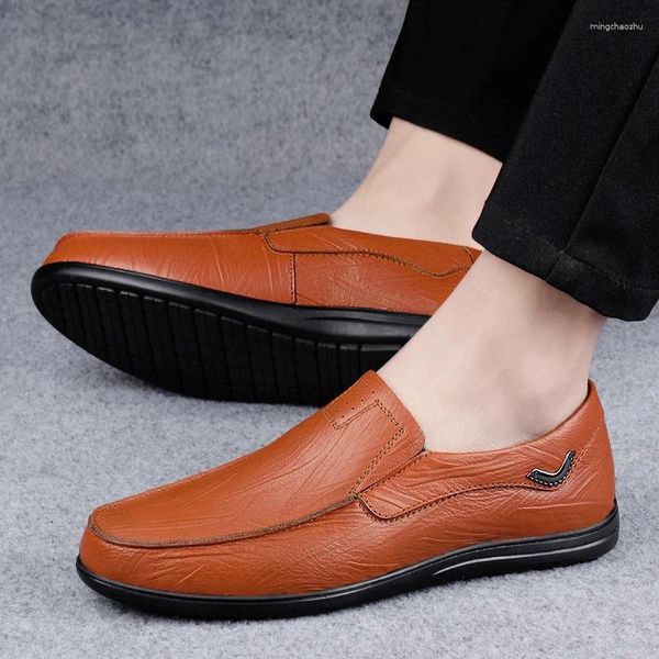 Sapatos casuais masculinos de couro confortável deslizamento em leve genuíno respirável todos os dias