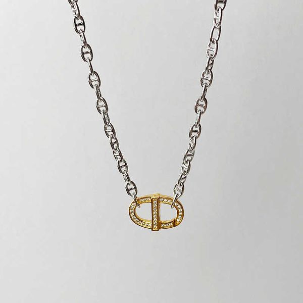 Luxus-Kupfer-Halskette mit langem Schweinenase-Anhänger. 925er Sterlingsilber-Diamantschnalle, Schweinenase-Halskette mit Universalschnalle und Logo