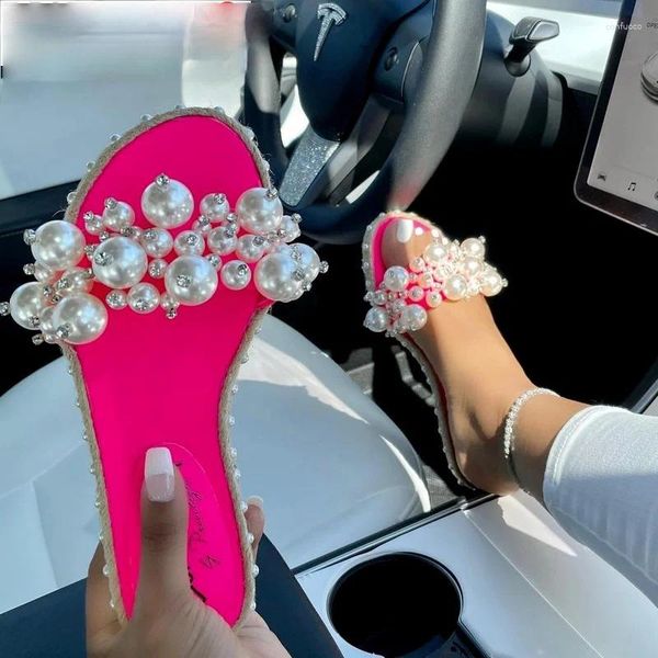 Chinelos 2024 Pérola Mulheres Sandálias de Verão Moda Bling Feminino Doce Cor Praia Diamante Sapatos Lisos Ao Ar Livre