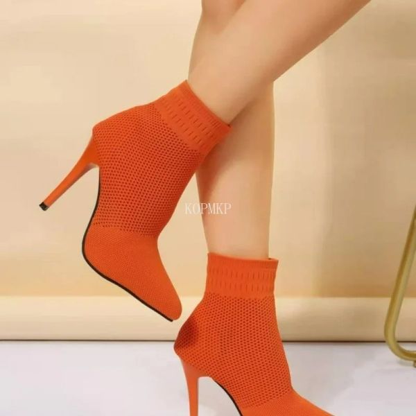 Stivali arancione 2022 Nuovo tessuto essorgetto da donna stivali caviglia dà punta di punta tacchi sottili moda autunno donna stivali brevi