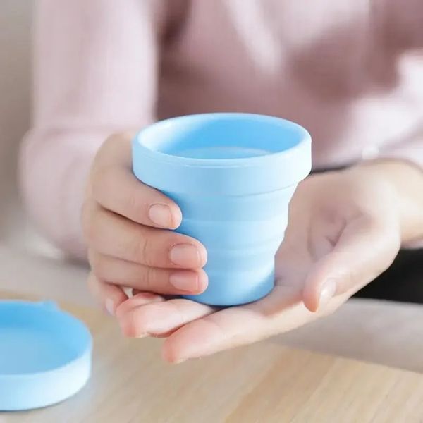 Tazza pieghevole da 150 ml in 4 colori Tazza da caffè in silicone per acqua Resistente al calore Può mettere acqua bollente Tazza pieghevole da campeggio multifunzione da viaggio