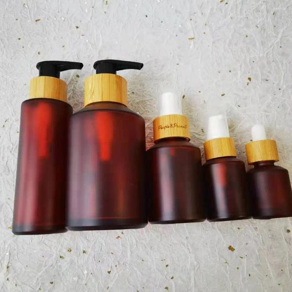 Bottiglie di stoccaggio Cosmeticos Pompa per lozione Bottiglia di olio essenziale Siero Spalla obliqua Contagocce in vetro ambrato smerigliato con coperchio in bambù