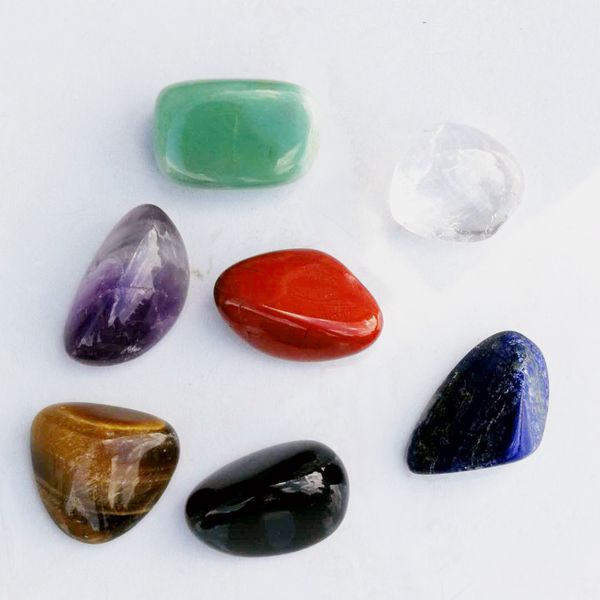 7 pezzi all'ingrosso Crystal Natural Crystal Seven Chakra Ametista GEODE Stone schiacciato in pietra ruvida particelle di grandi dimensioni Set di pietre di energia