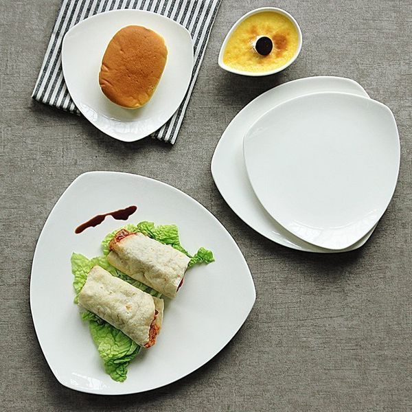 Западная еда, стейк, керамическая креативная треугольная белая неглубокая тарелка, свадебный банкет, тарелка для торта, десертная тарелка с фруктами, оптовая продажа
