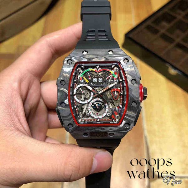 Luxus Herren Mechanical Watch Business Leisure Multifunktionelle automatische Kohlefasermode -Atmosphäre Sport coole Schweizer