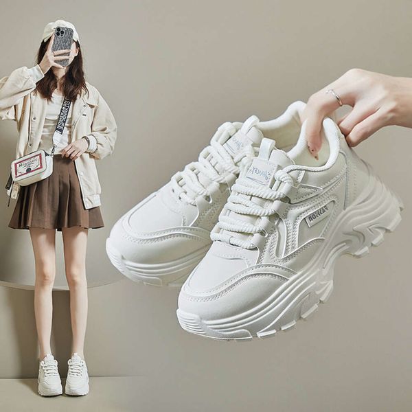 Versão coreana dos novos sapatos papais para mulheres na primavera de 2024, tênis esportivos para estudantes, sapatos casuais com sola grossa e altura aumentada