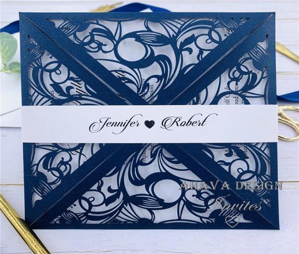 Convite de casamento dobrado com corte a laser de renda azul escuro intrincado feito à mão convites personalizados com envelopes convite personalizado 7515382