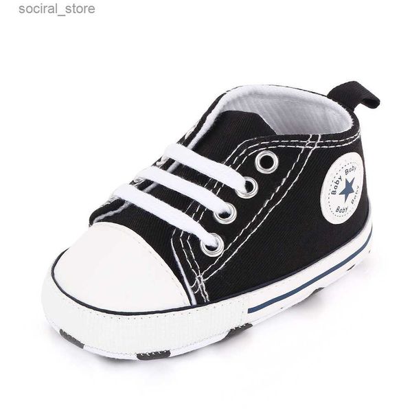 Primi camminatori Nuove scarpe da bambino in pelle PU Primi camminatori Culla ragazze ragazzi sneakers orso in arrivo Mocassini per neonati Scarpe 0-18 mesi L240402