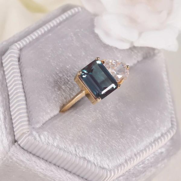 Küme Yüzük Gem'in Balesi Benzersiz Renk Değiştirme Emerald Cut Alexandrite Gözyaşı CZ Nişan 14K Sarı Altın Toi ve Moi Ring