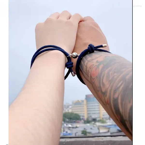 Charme pulseiras 2 pçs / set liga casal atração magnética bola criativa pulseira de aço inoxidável amizade corda homens e mulheres jóias presente