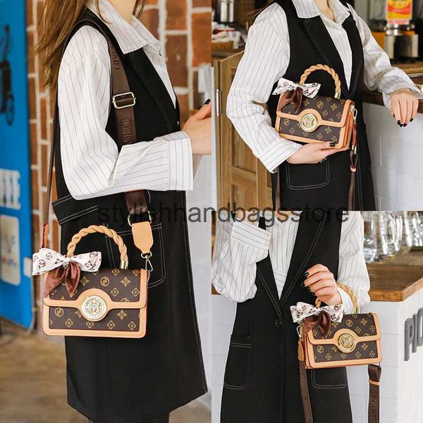 Cross Body Soft Pu Handtasche Damenbeutel 2024 Neue Mode gedruckte Schulter -Messenger -Tasche Fremdstil Seidenschal kleiner Quadrat H240403