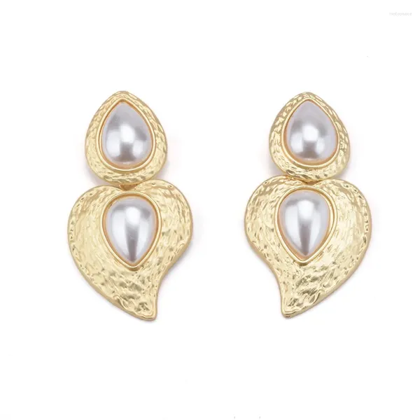 Orecchini pendenti 2024 simulano un orecchino di perle a forma di cuore per il commercio all'ingrosso di gioielli da donna