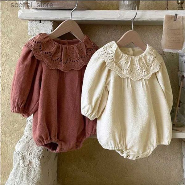 ROMPERS 4677C Koreanische Babykleidung Mädchen BodySuit 2023 Frühlingsverkauf Heißer Verkauf Spitze Lotus Blatt Kragen Mädchen One -Stück Kleidung Klettern Kleidung L240402