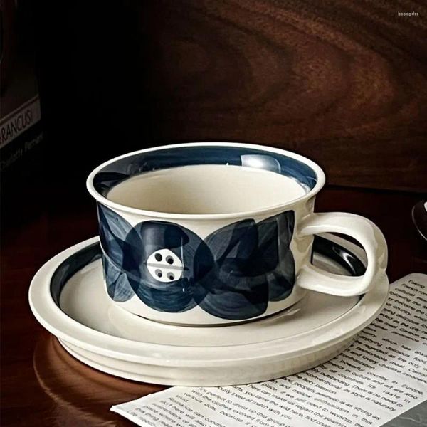 Tazze di piattini tè floreali di tazze da caffè in ceramica e piatti con set di porcellane britanniche disegnate a mano ad acquerello