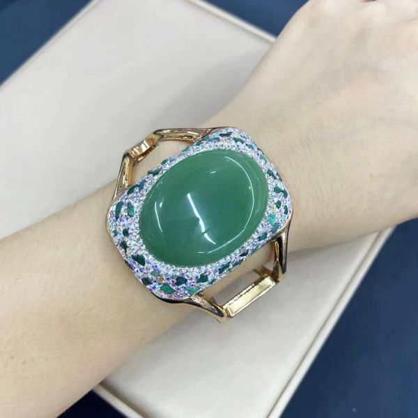 Bracciale aperto di cristallo di giada verde malese per donne in oro 18K pieno di piccoli gioielli di moda personalizzati