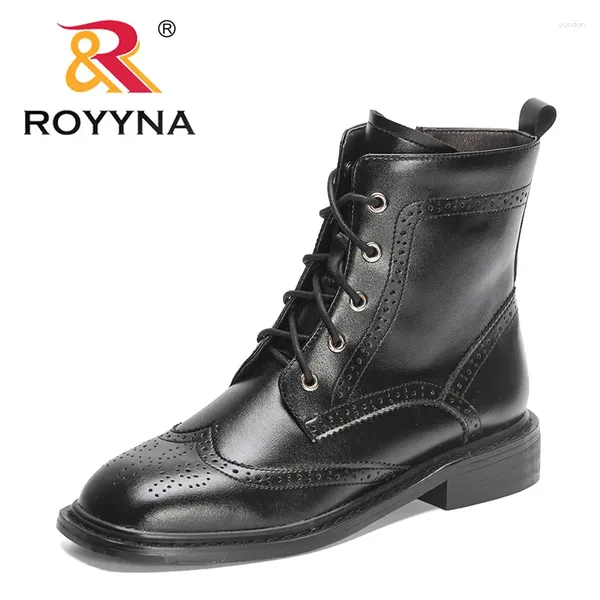 Stivali ROYYNA 2024 Designer Lace Up Ankle Donna Platform Street Fashion Scarpe casual Ladies High Top Winter Soft