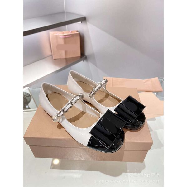 Mary Jane Bow Sapatos Únicos Primavera/verão Novo Remoção de Couro Patente de Patente Remoção de Pérolas Chave de Pérolas High Heels Fu fruta feminina Cabeça