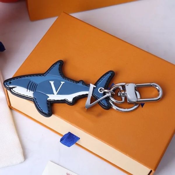 Lüks Tasarımcı Keychain Kadın Moda Köpekbalığı Karaskarları Klasik Gümüş Araba Anahtarları Mektuplar Kaplumbağa Anahtarları Kutu -7