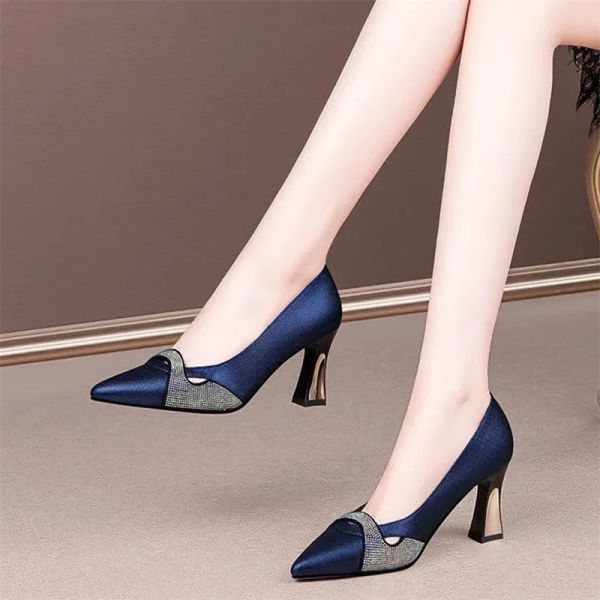 Pompe Donne classiche blu navy cristallo scarpe al tallone splendente Lady Spring Summer Comfort Pumpe eleganti Mulheres de Salto Alto E357