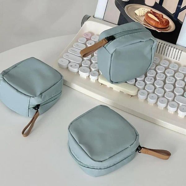 Bolsas de armazenamento Bolsa de nylon compacta de design simples com alça para fones de ouvido de batom em pó de vendedores fáceis de transportar