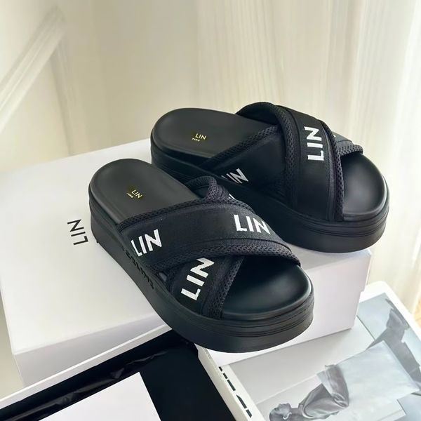 Männer und Frauen mit dick löslichem Kreuzschuhen Sommer Beach Pantoffeln Badezimmer Nicht-Schlupf-Hausschuhe weiche Sandalen Einfache Ultra-Licht-Buchstabenschuhe