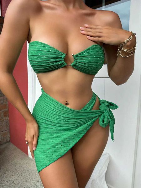 Feminino de banho de banho feminina Sexy Bandeau Bikini Conjunto 2024 Womens Green Black Ring Connection Round Designer Tampe Tampe Top 3 Peças Corto High Cut Swimwear J240403