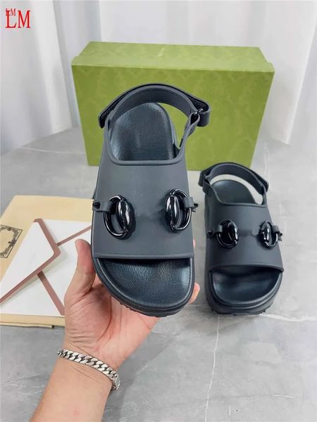 Designer Luxus g Sandalen Schwarze Sandalenkettenschnalle -Flip Flop Flatsiegel Slipper mit Kiste