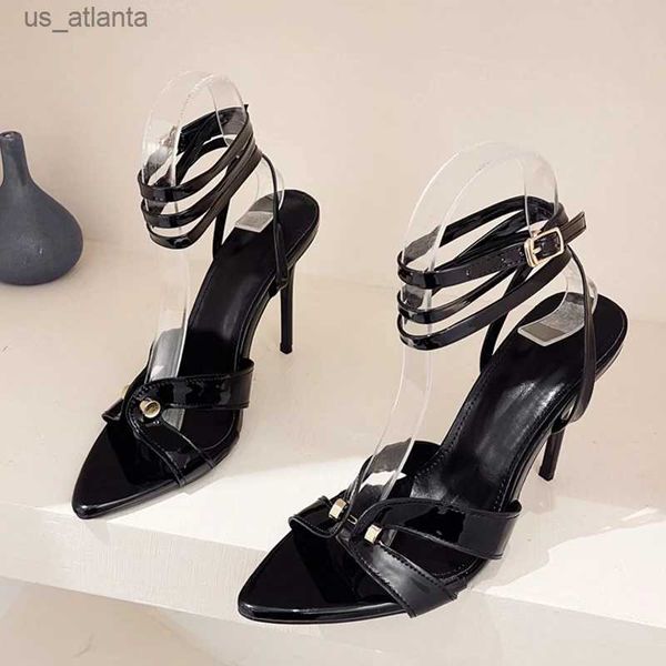 Scarpe eleganti Liyke Black White High Heels Gladiator Sandals Women 2024 Summer Fashion Design Metal Pointed Op Op Op Op Apro Stiletto Schema H240403JSY3