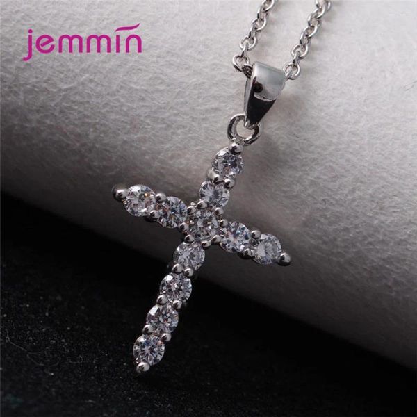 Kolye Kolyeler Moda 925 STERLING Gümüş Cross Mesih İsa Kolye Din Kadınlar Kristal Rhinestone CZ Sideway Withing Sarkık Mücevherat