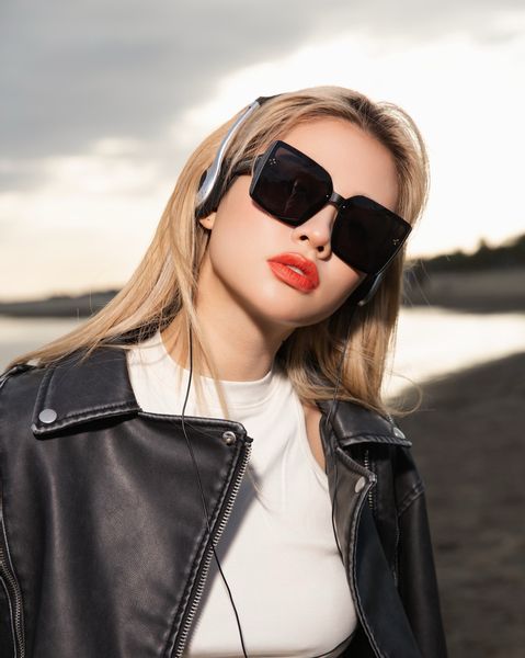 2024 Neue Damen Sonnenbrille Women Metal Spiegel Beine Grüne Objektiv Sonnenbrille Retro kleiner runder Rahmen sexy kleine Frauen mit Originalbox L5972 Brille Clean