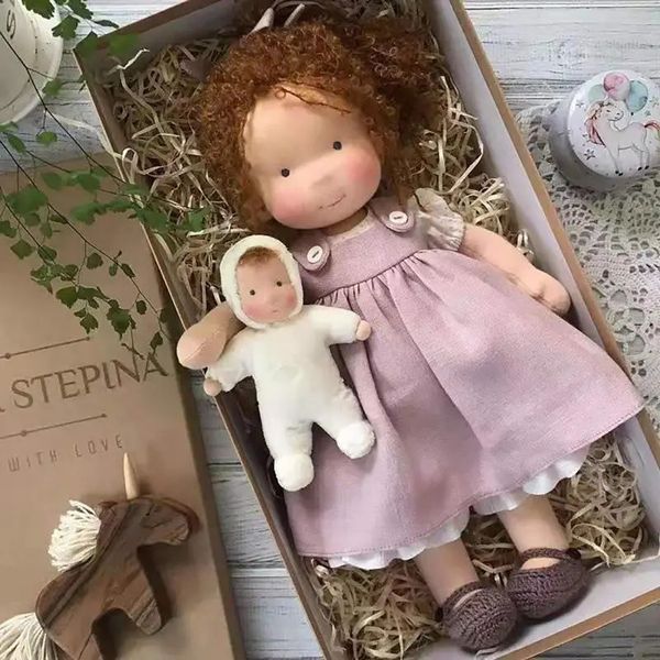 Handgefertigte Waldorf Puppe Kawaii Little Girl Dolls Soft ausgestopfte Plüschspielzeugkinder überraschende Geschenke für Jungen Mädchen Weihnachtsfeier 240403