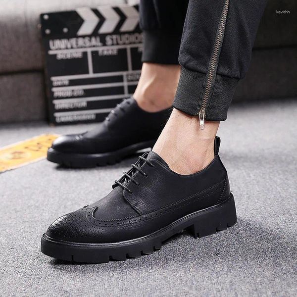 Sapatos casuais masculino Brogue Black Trend Wedding Party Vestres Lace-Up Lace Original Leather Derby Sapato Cavalheiro Plataforma Calçados