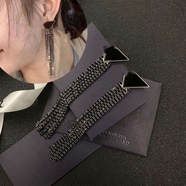 Women Fashion Brand Black Stups Orecchini Triangolo Long Napasel Chain Spole Drop Ear Studs ha francobolli orecchini a base di atrio per i regali di gioielli di design di lusso