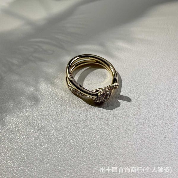 Designer Brand T Knot Una famosa celebrità di Internet con lo stesso anello nodo per donne a v-gold design di nicchia minimalista set di lusso a 18k lussuoso diamante con logo