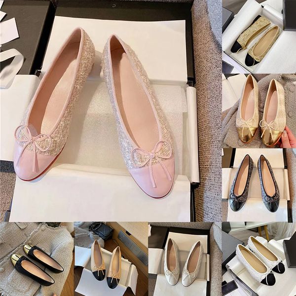 Moda de luxo Chanells Designer Supotos de vestido Sapatos de vestido Rosa Branco preto Lady saltos baixos Slippers de couro macio senhoras Paris Brand Ballerina Sapato de casamento