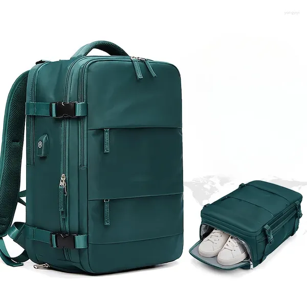 Backpack 2024 Moda simples Capacidade de grande capacidade com carregamento USB Porto à prova d'água Anti-roubo leve Backpacks de viagem de negócios respiráveis