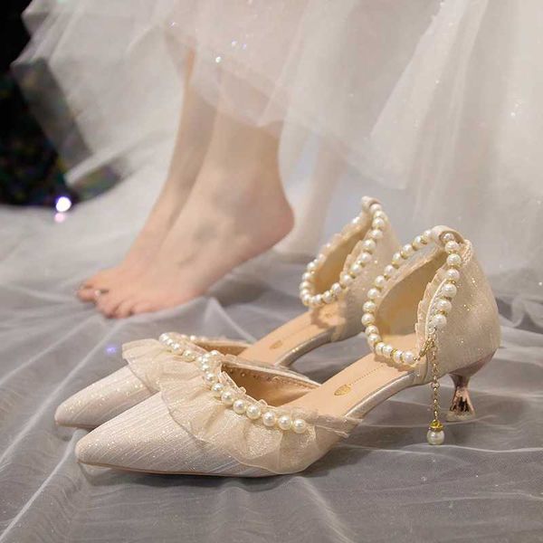Sandálias 2023 New String Bad Both Strap bombeia mulheres elegnat renda salto fino sapatos de casamento Mulher Comfort Saltos Pearl Sapatos de noiva J240402