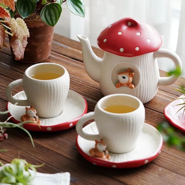 Красная грибная кофейная чашка блюдца изысканный керамический послеобеденный чай простой домашний чайник для завтрака молоко кружка мультипликации десерт 240329