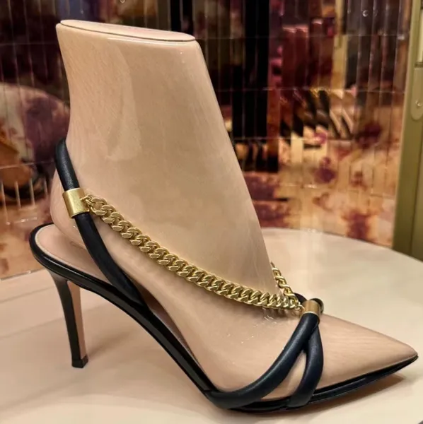 Gianvito Rossi Sandálias de salto alto com correia de metal Correias decorativas de tornozelo para lazer sapatos de designer de luxo moda moda de couro genuíno pontudo de candália