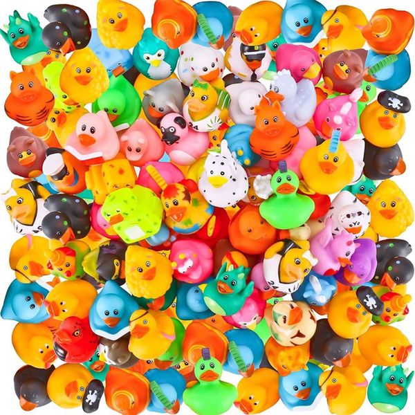 Suprimentos para o banheiro doméstico infantil Bathing Toy Brinquedo flutuante Ducks Squeeze som fofo pato adorável para chá de bebê estilos aleatórios lt893