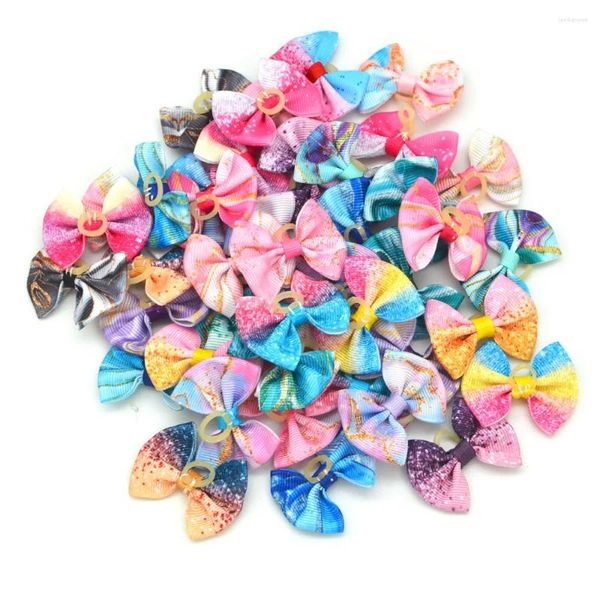 Abbigliamento per cani 100pcs gradiente color fiochi decorano carini accessori per cuccioli con elastici per piccole forniture