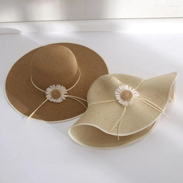 Breite Krempelnhüte Frühlings- und Sommerrunde Top Sun Flower Strohhut für ausgehende Sonnenschand -UV -Schutz Frauen