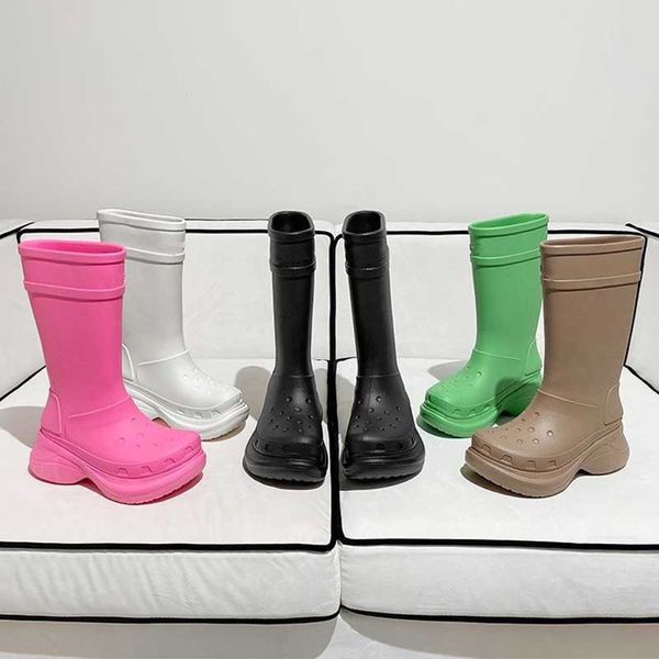 Mulheres designers botas de chuva plataforma de borracha tornozelo slip-o meio rosa preto verde botas de chuva sapatos externos tamanho 35-45